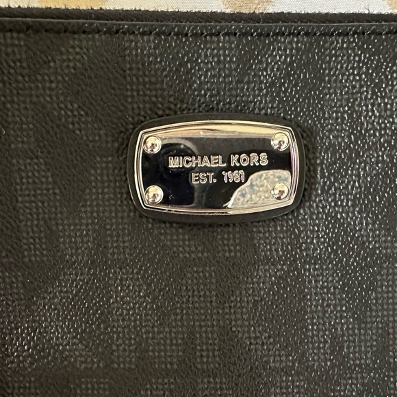 Black Michael Kors wristlet - Picture 2 of 3